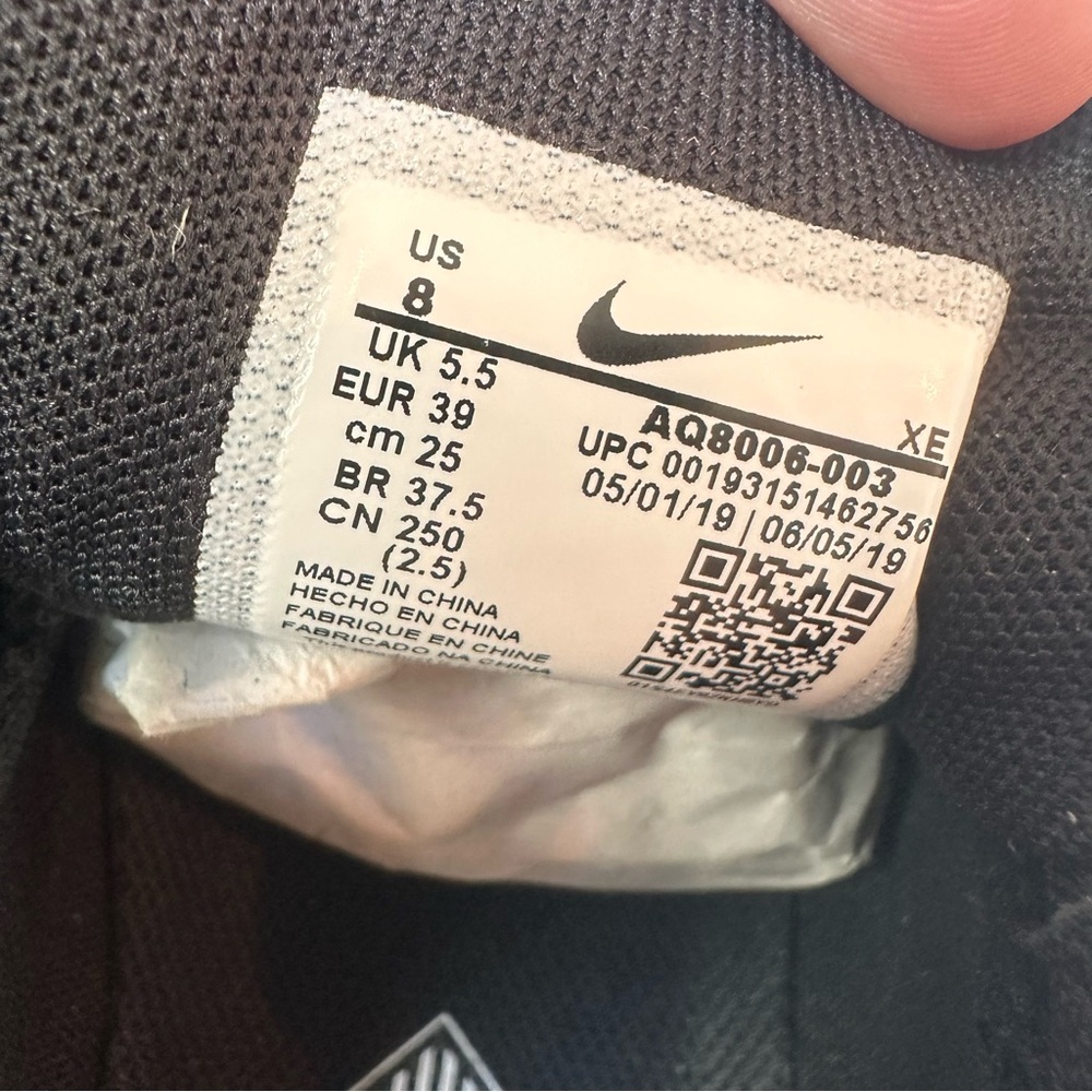 Women’s Nike Shoes - Picture 8 of 10